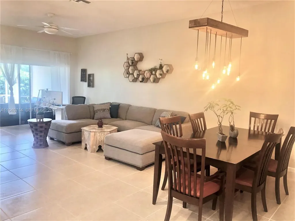 8583 Vía Serena Boca Raton FL 33433