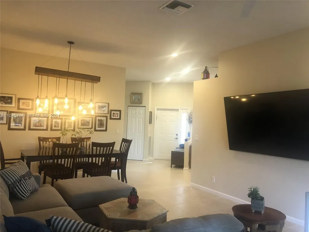 8583 Vía Serena Boca Raton FL 33433