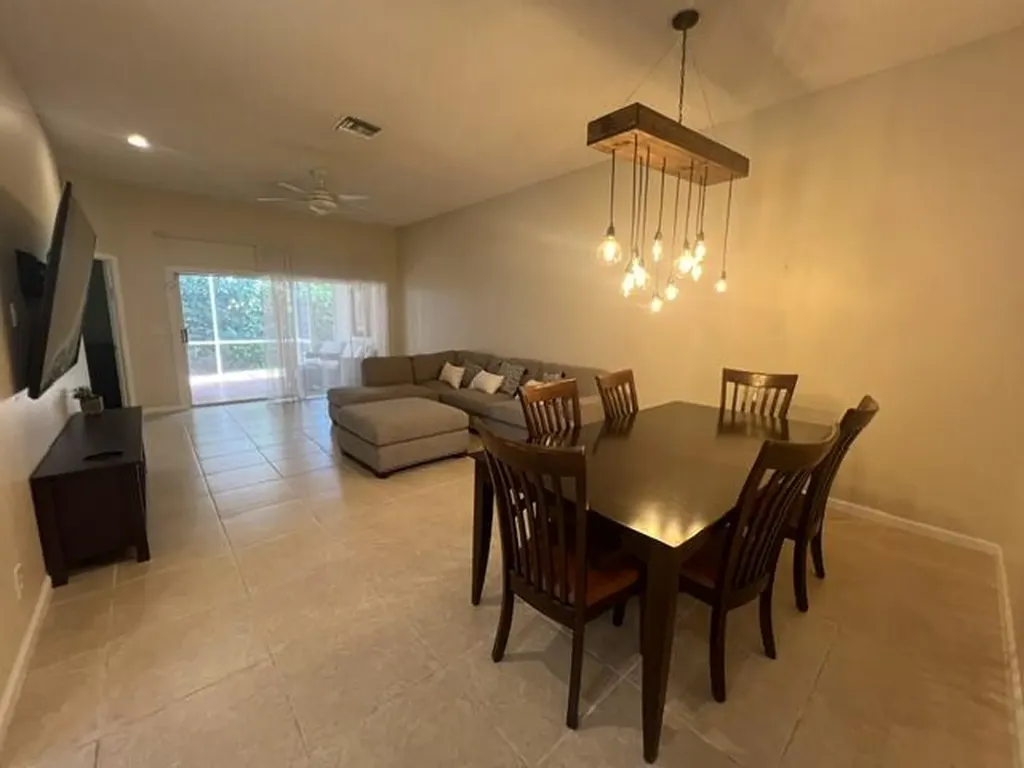 8583 Vía Serena Boca Raton FL 33433