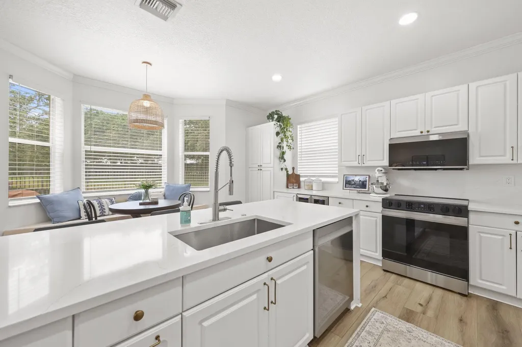7518 Oak Grove Circle Lake Worth FL 33467