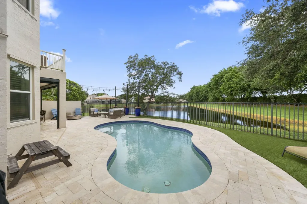 7518 Oak Grove Circle Lake Worth FL 33467