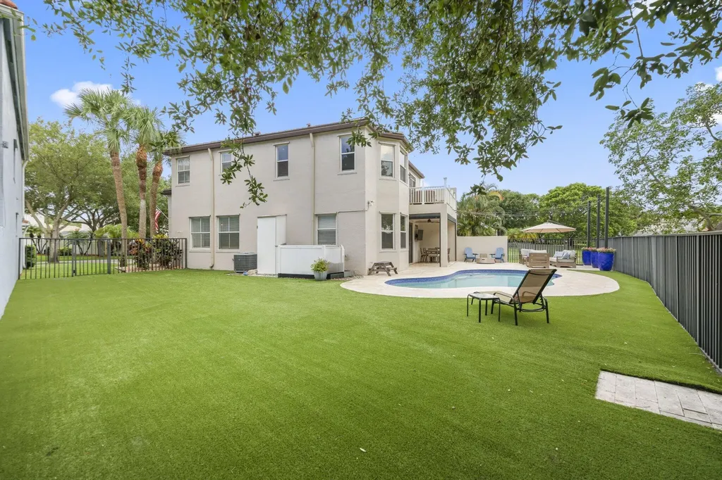7518 Oak Grove Circle Lake Worth FL 33467