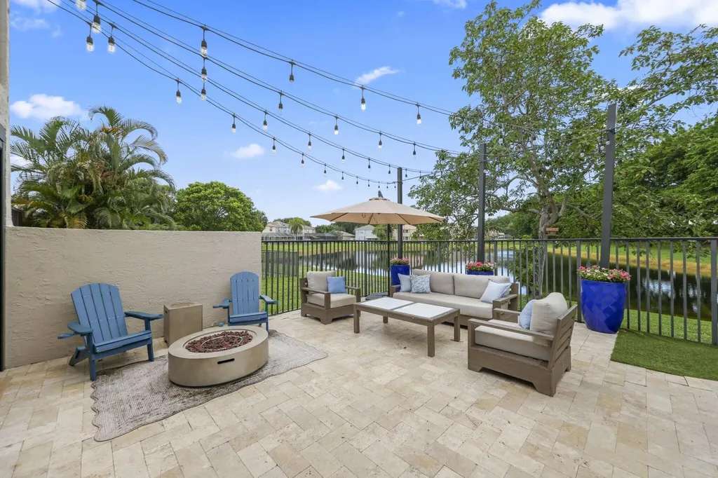 7518 Oak Grove Circle Lake Worth FL 33467