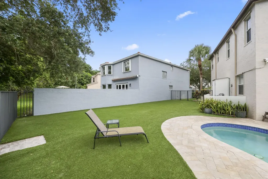 7518 Oak Grove Circle Lake Worth FL 33467