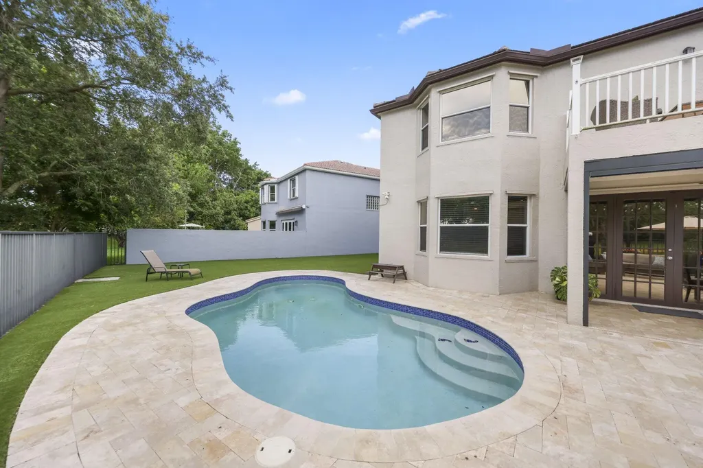 7518 Oak Grove Circle Lake Worth FL 33467