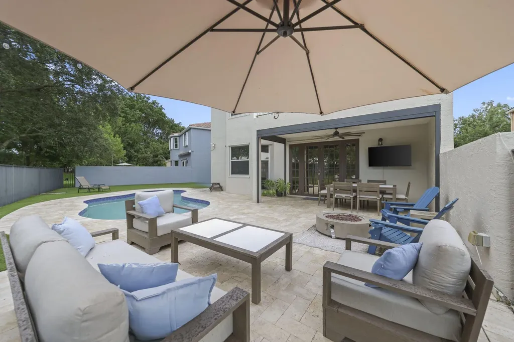7518 Oak Grove Circle Lake Worth FL 33467