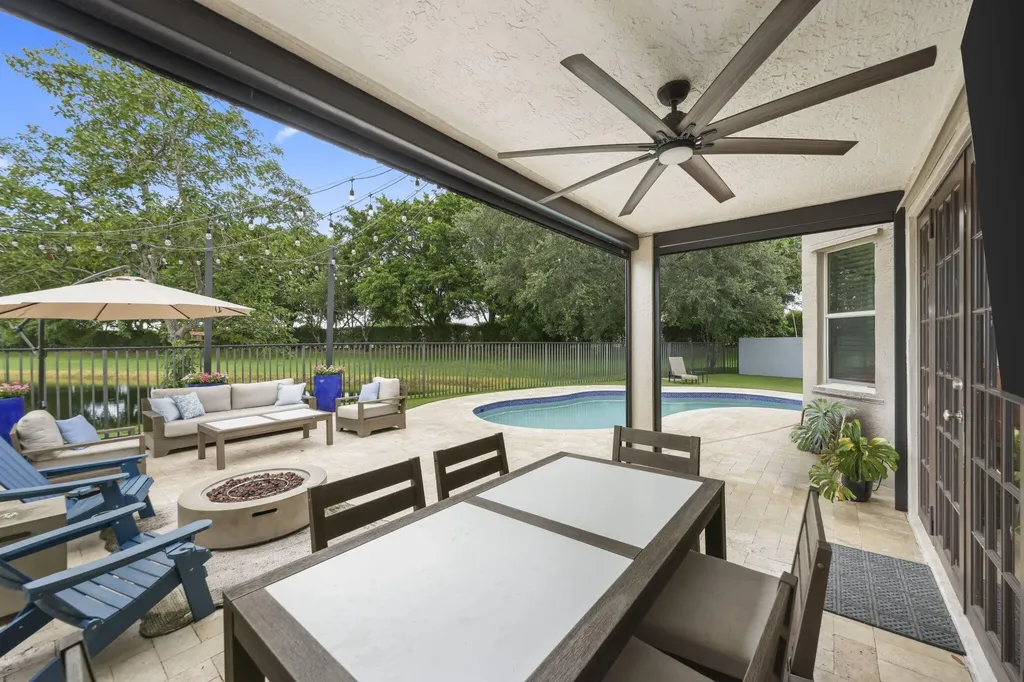 7518 Oak Grove Circle Lake Worth FL 33467