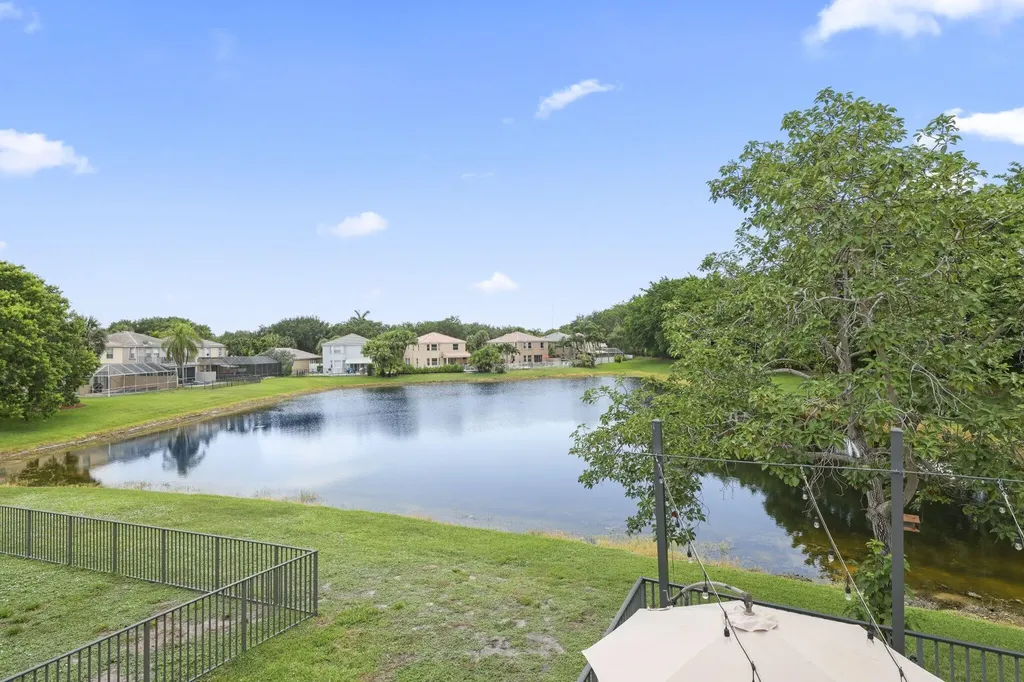 7518 Oak Grove Circle Lake Worth FL 33467