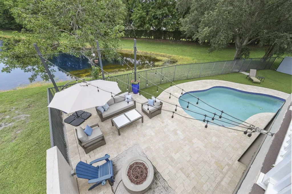 7518 Oak Grove Circle Lake Worth FL 33467