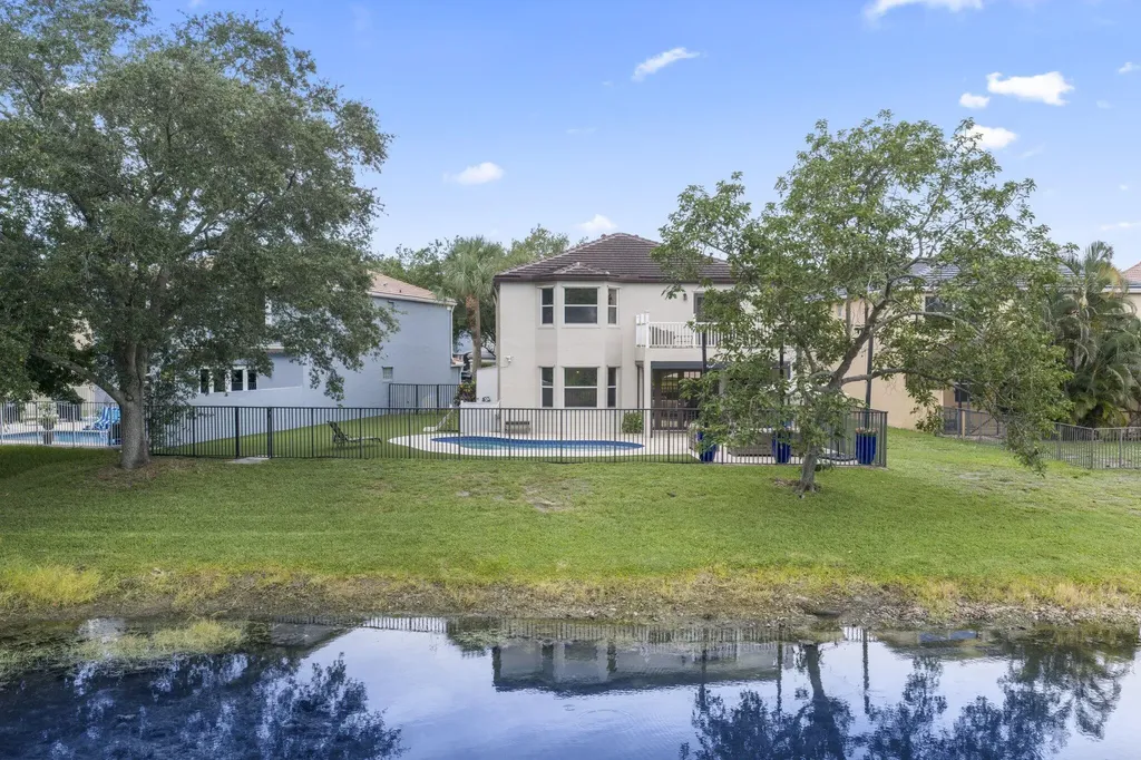 7518 Oak Grove Circle Lake Worth FL 33467