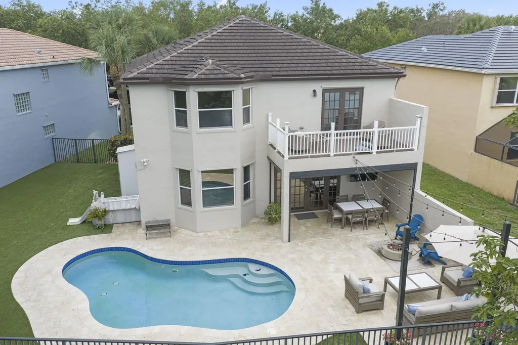 7518 Oak Grove Circle Lake Worth FL 33467