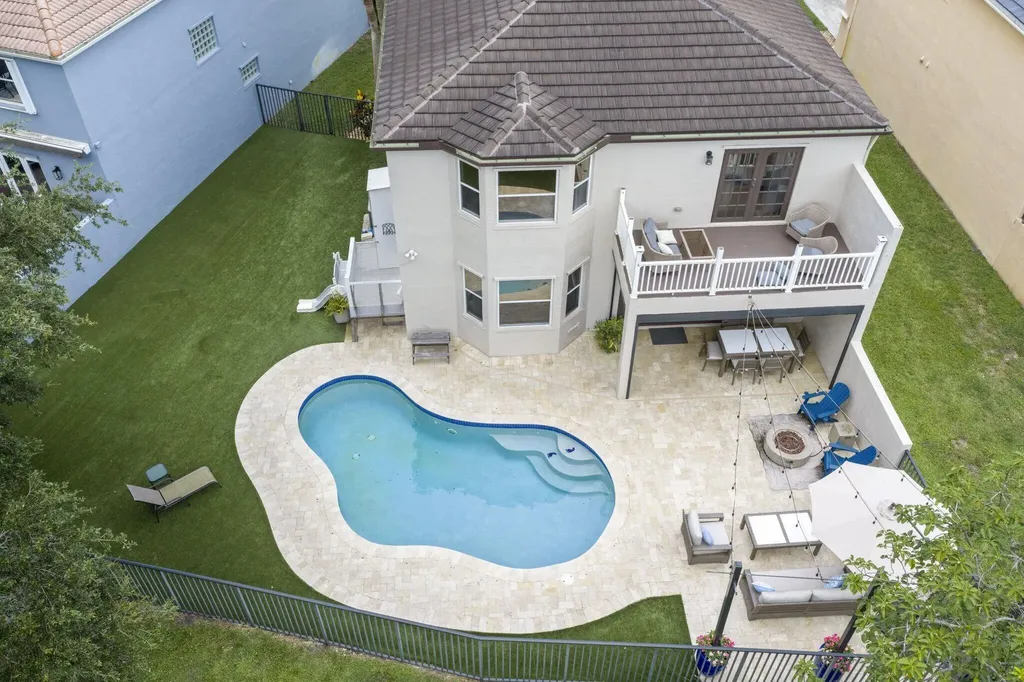 7518 Oak Grove Circle Lake Worth FL 33467