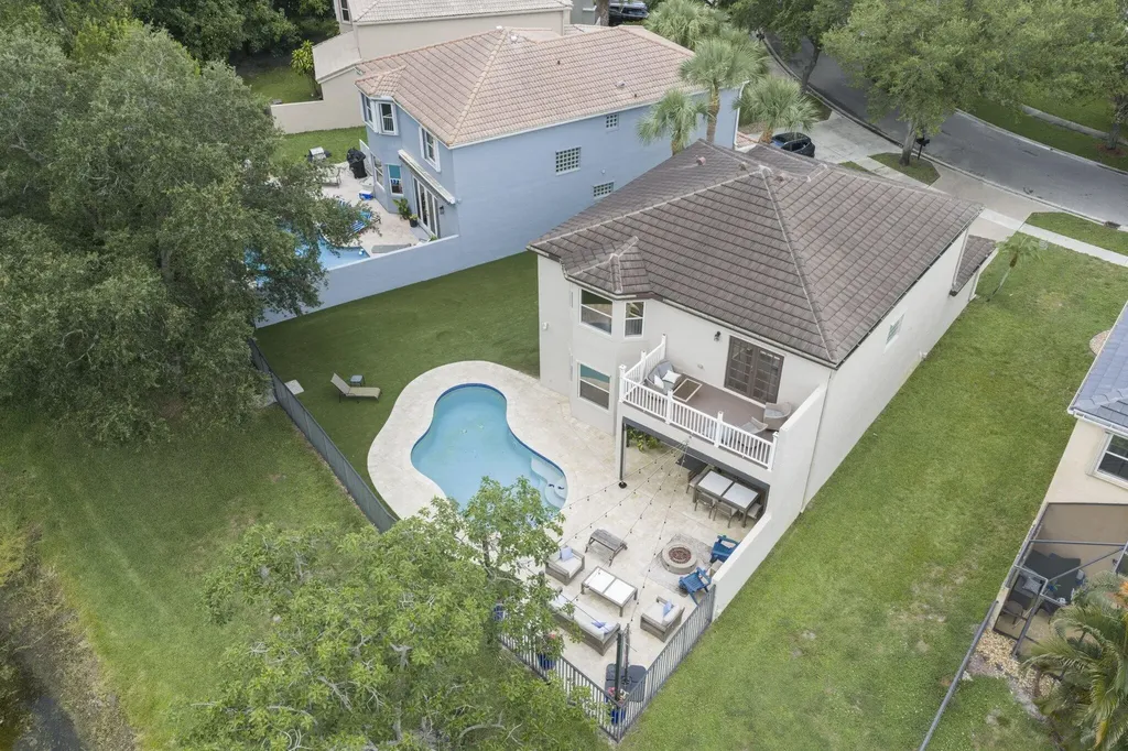 7518 Oak Grove Circle Lake Worth FL 33467