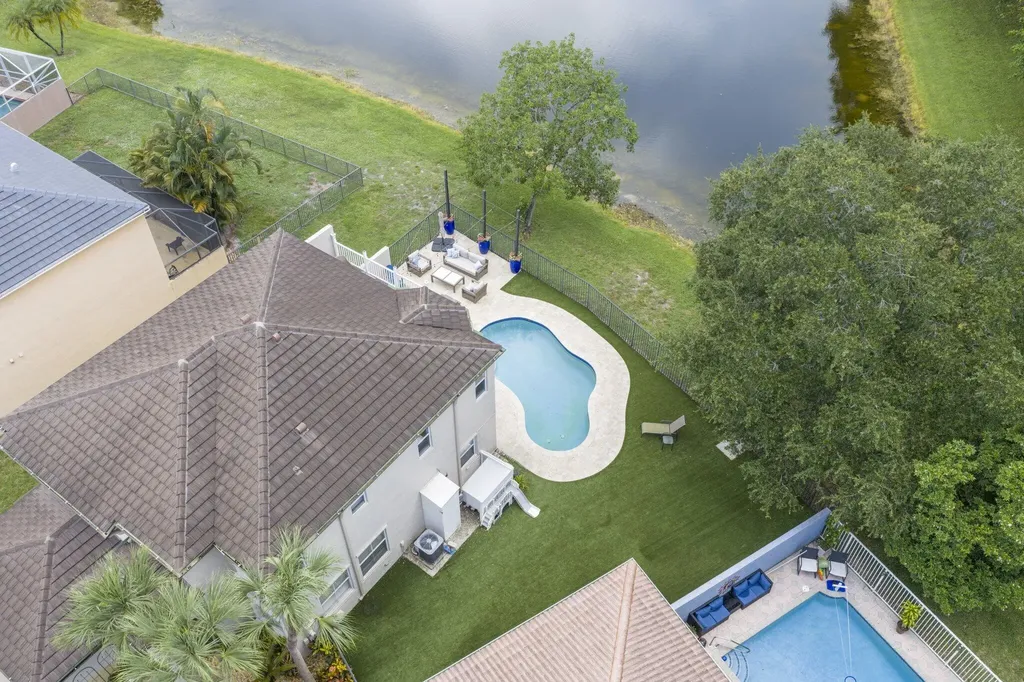 7518 Oak Grove Circle Lake Worth FL 33467