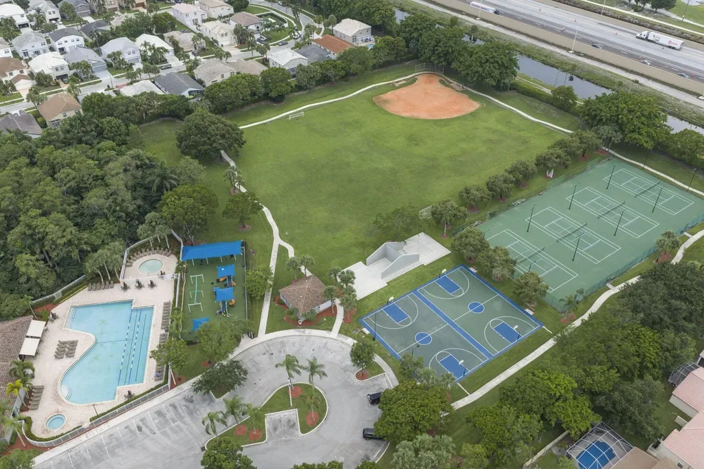 7518 Oak Grove Circle Lake Worth FL 33467