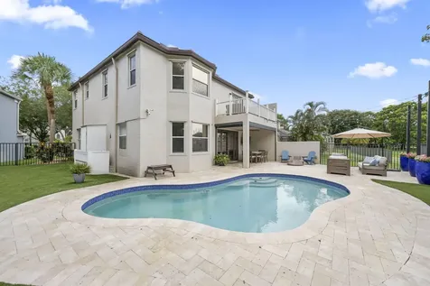 7518 Oak Grove Circle Lake Worth FL 33467