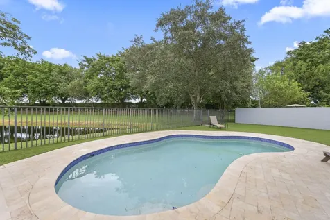 7518 Oak Grove Circle Lake Worth FL 33467