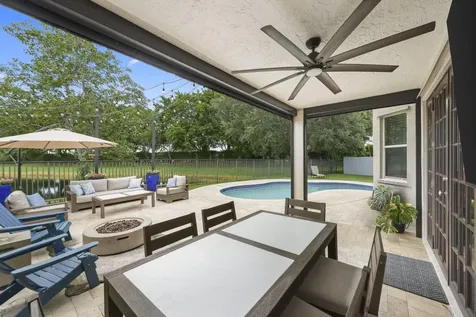7518 Oak Grove Circle Lake Worth FL 33467