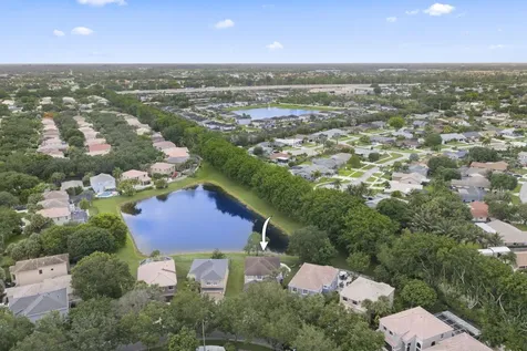 7518 Oak Grove Circle Lake Worth FL 33467