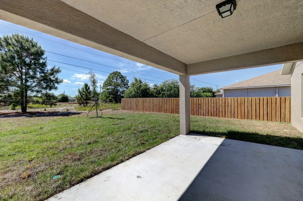 373 SW Log Drive Port St Lucie FL 34953