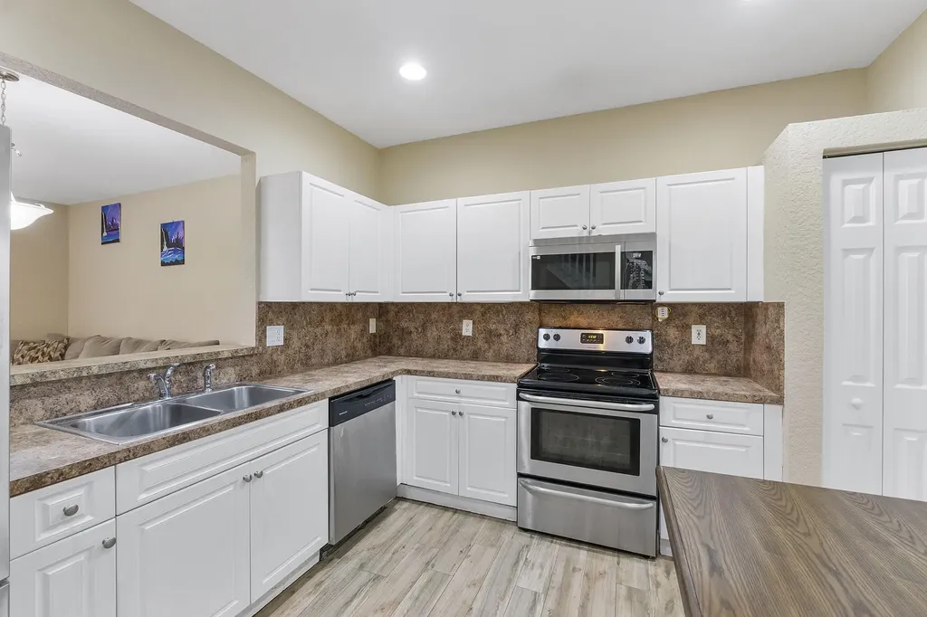 5540 NW 90th Terrace Sunrise FL 33351