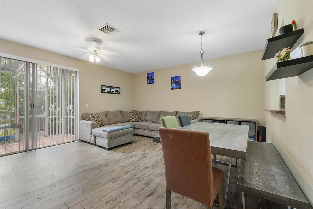 5540 NW 90th Terrace Sunrise FL 33351