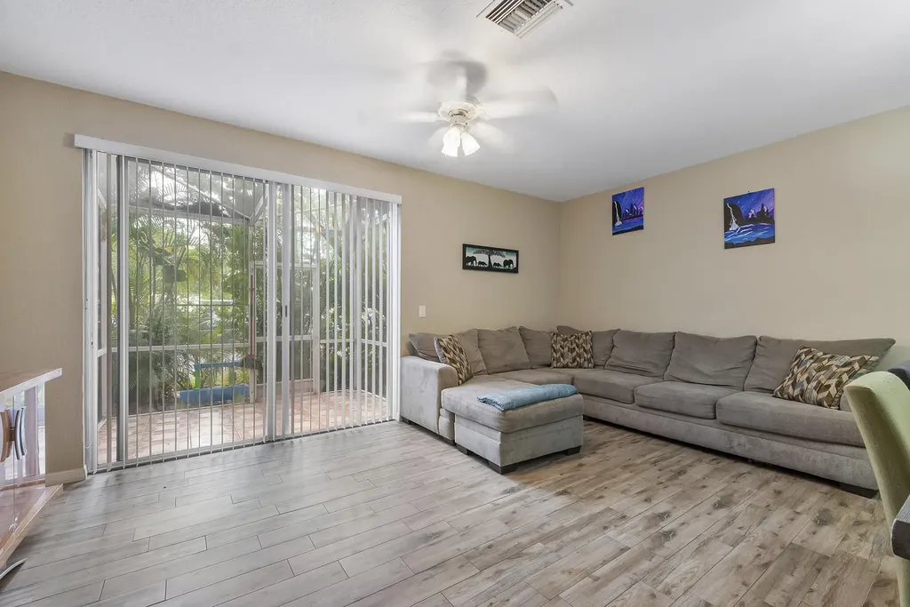 5540 NW 90th Terrace Sunrise FL 33351