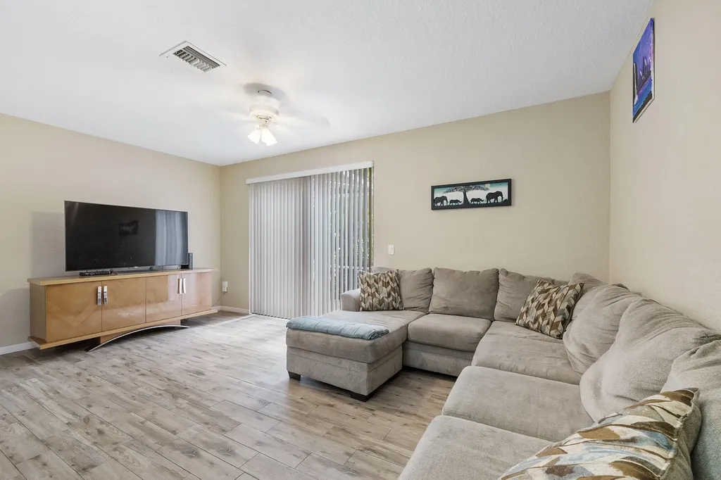 5540 NW 90th Terrace Sunrise FL 33351