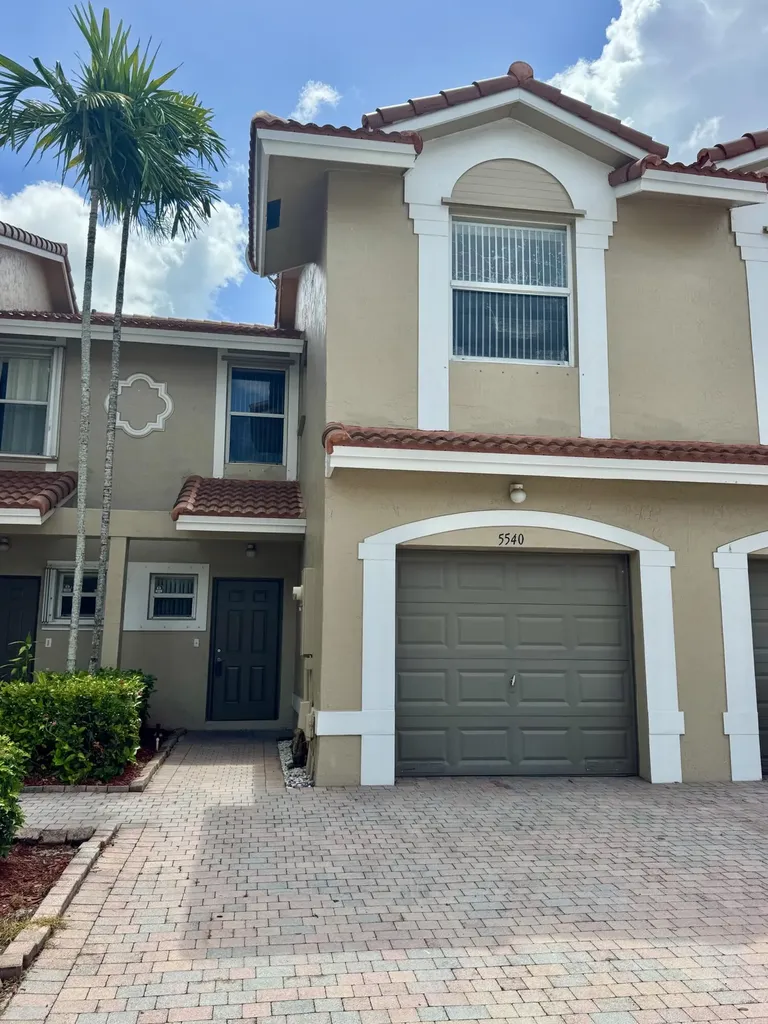 5540 NW 90th Terrace Sunrise FL 33351