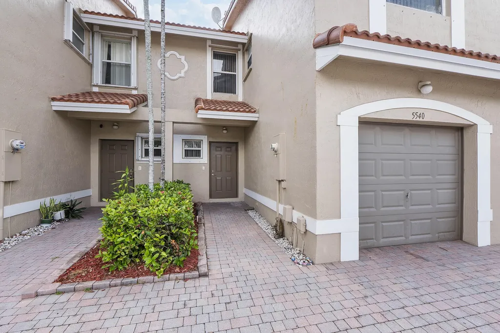 5540 NW 90th Terrace Sunrise FL 33351