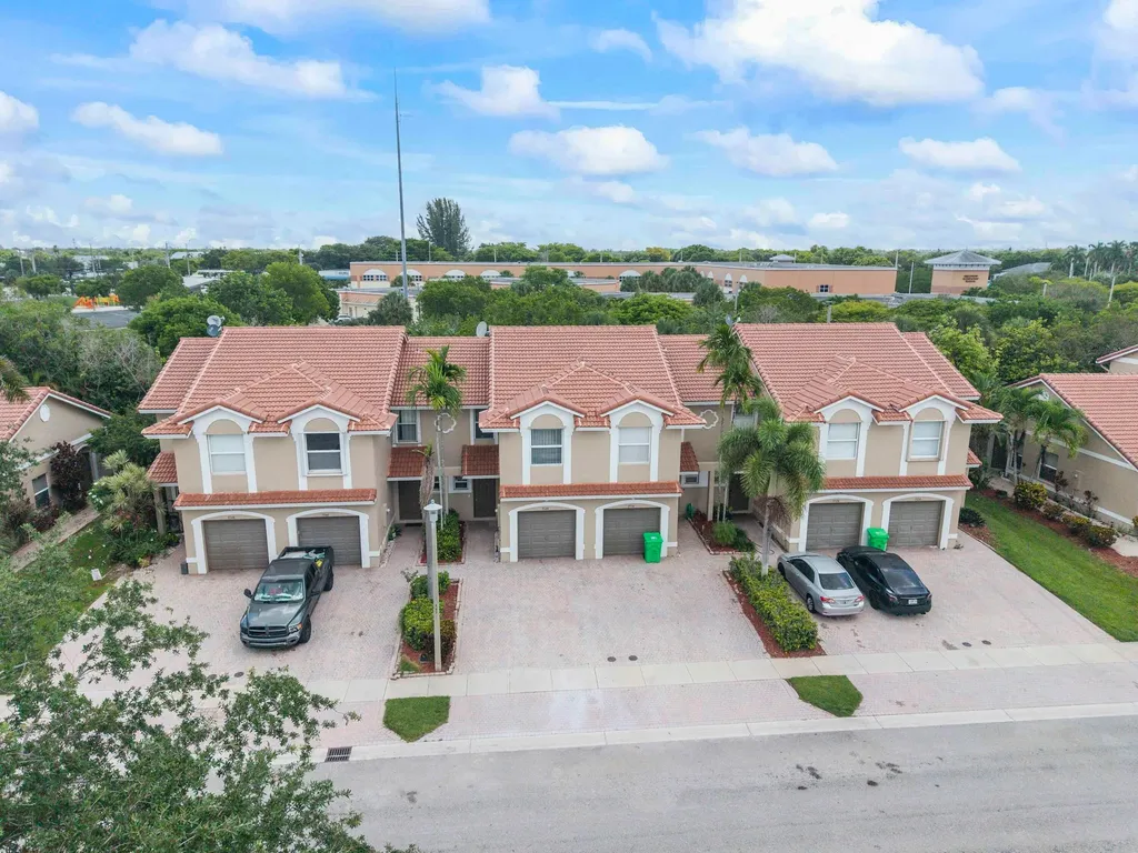 5540 NW 90th Terrace Sunrise FL 33351