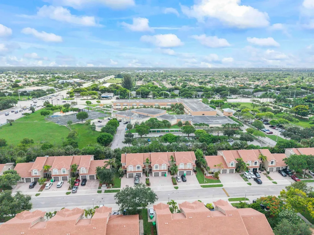 5540 NW 90th Terrace Sunrise FL 33351