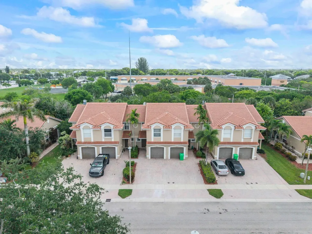 5540 NW 90th Terrace Sunrise FL 33351