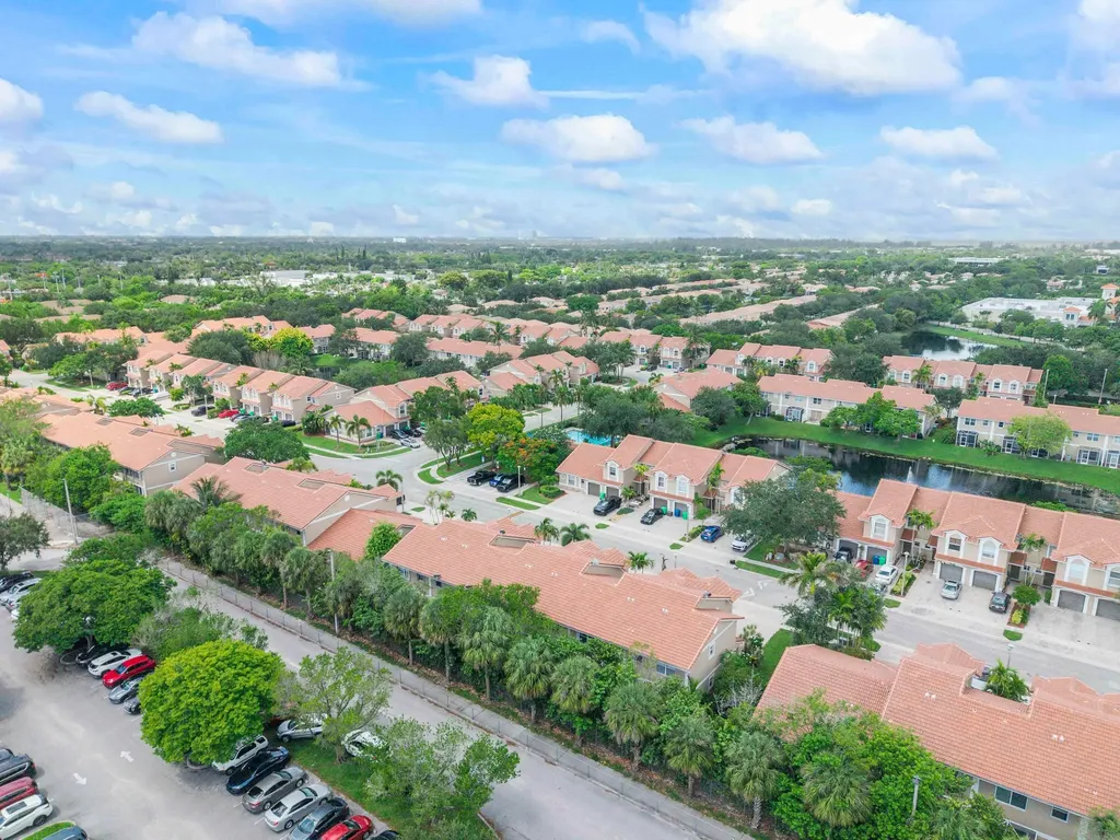 5540 NW 90th Terrace Sunrise FL 33351