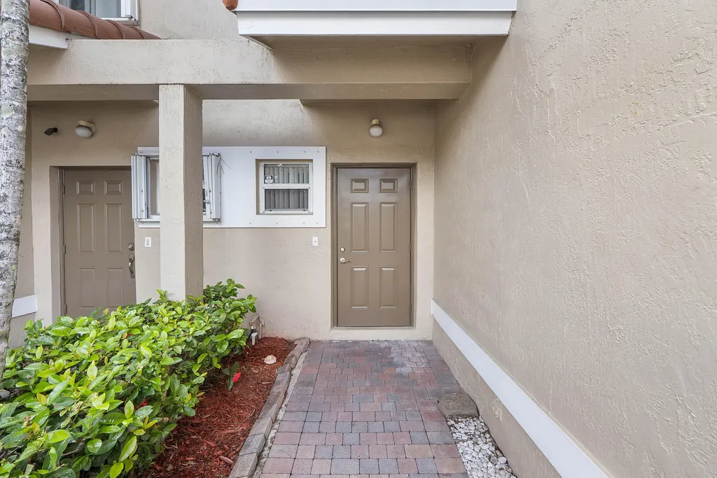 5540 NW 90th Terrace Sunrise FL 33351