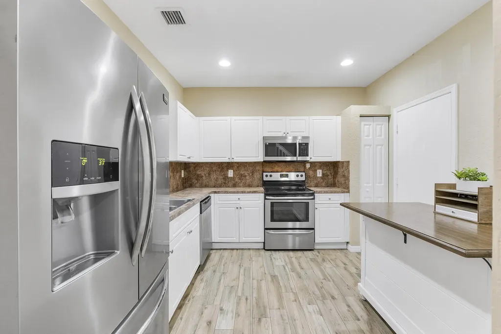 5540 NW 90th Terrace Sunrise FL 33351
