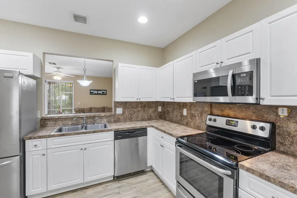 5540 NW 90th Terrace Sunrise FL 33351