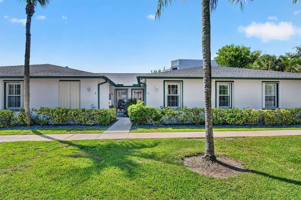 3162 Via Poinciana Lake Worth FL 33467