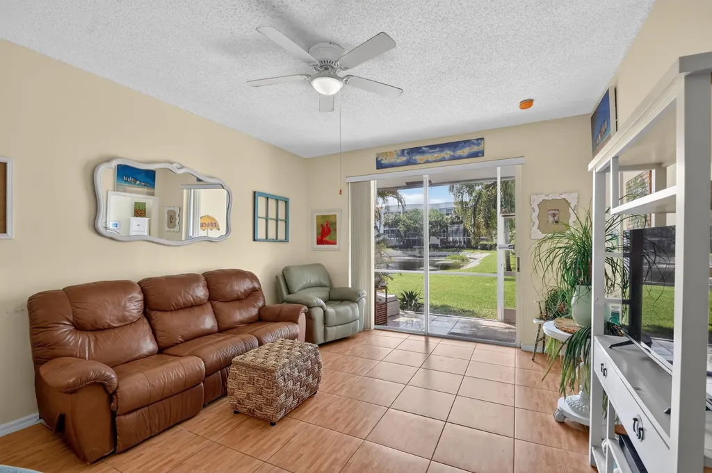 3162 Via Poinciana Lake Worth FL 33467