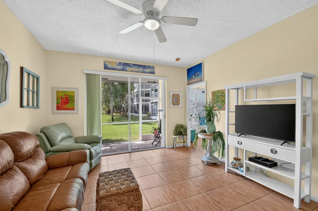 3162 Via Poinciana Lake Worth FL 33467