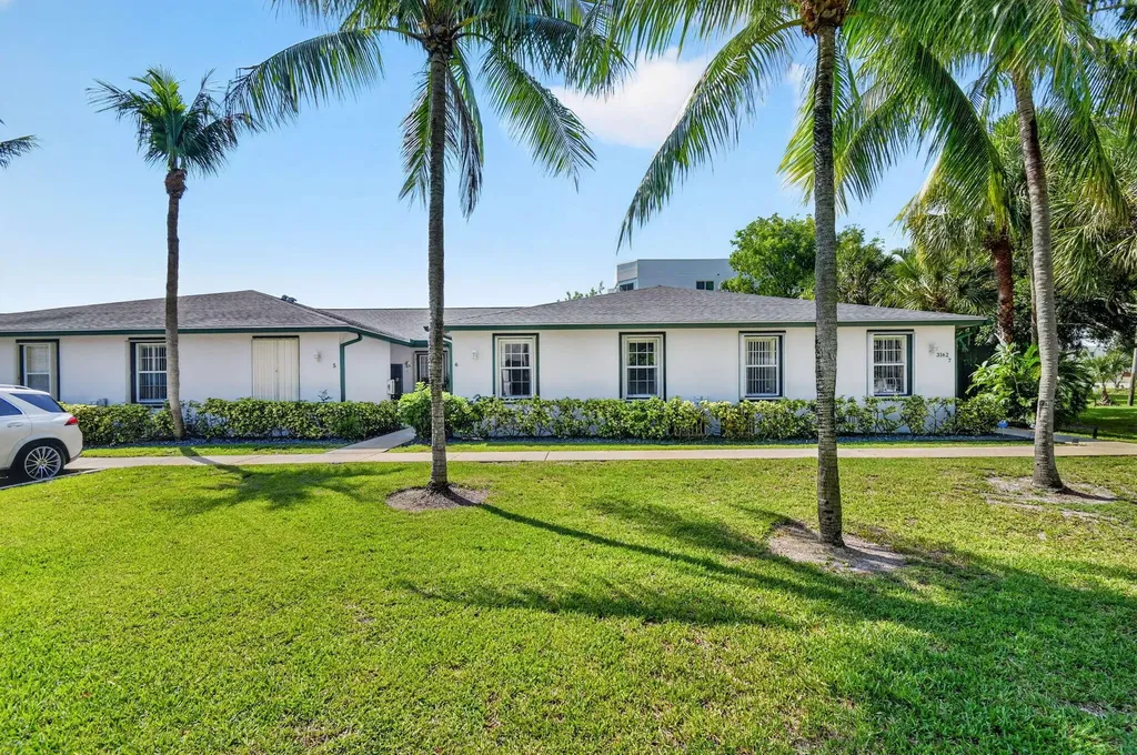 3162 Via Poinciana Lake Worth FL 33467