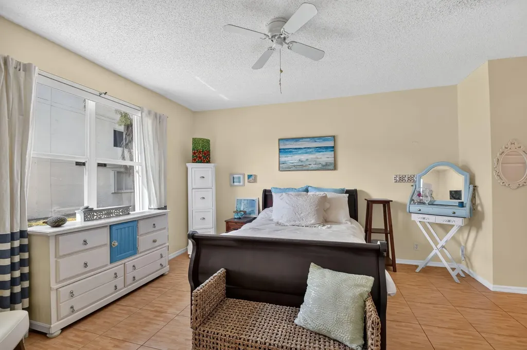 3162 Via Poinciana Lake Worth FL 33467