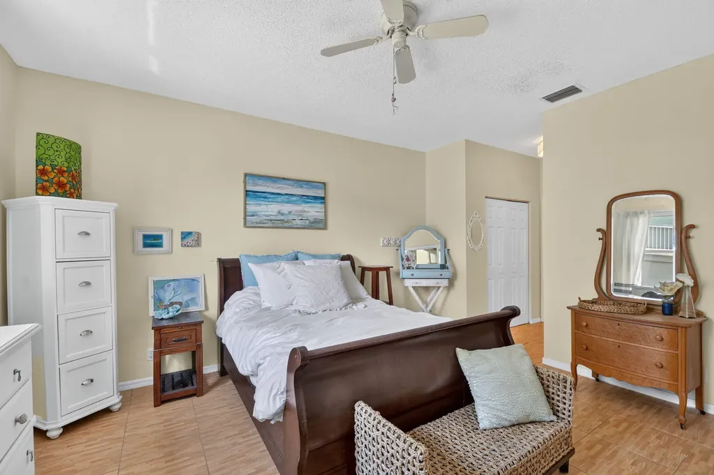 3162 Via Poinciana Lake Worth FL 33467