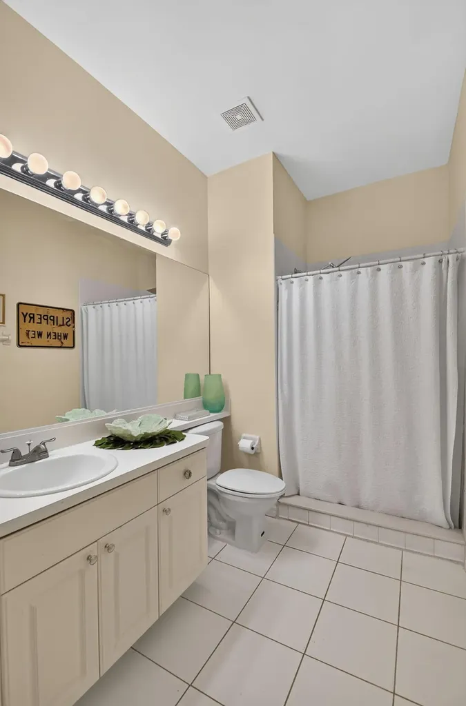 3162 Via Poinciana Lake Worth FL 33467
