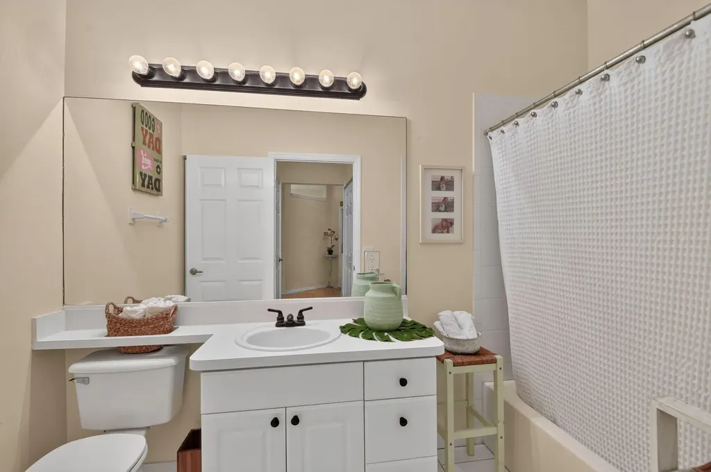 3162 Via Poinciana Lake Worth FL 33467