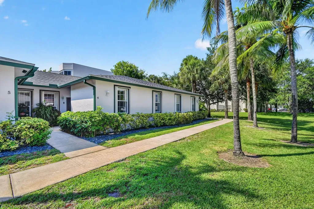 3162 Via Poinciana Lake Worth FL 33467