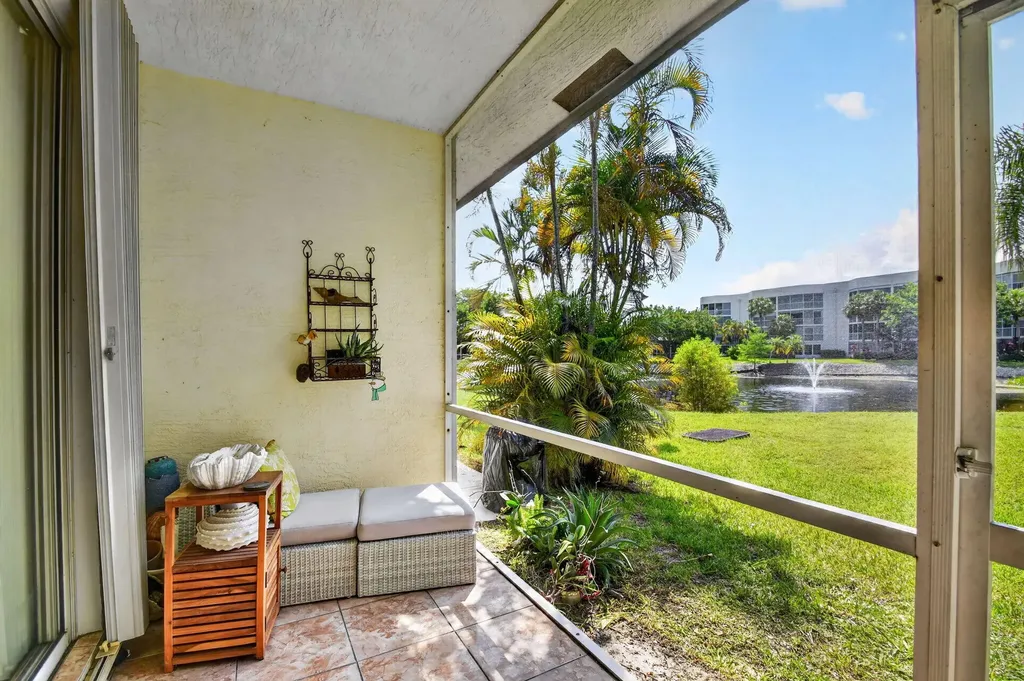 3162 Via Poinciana Lake Worth FL 33467