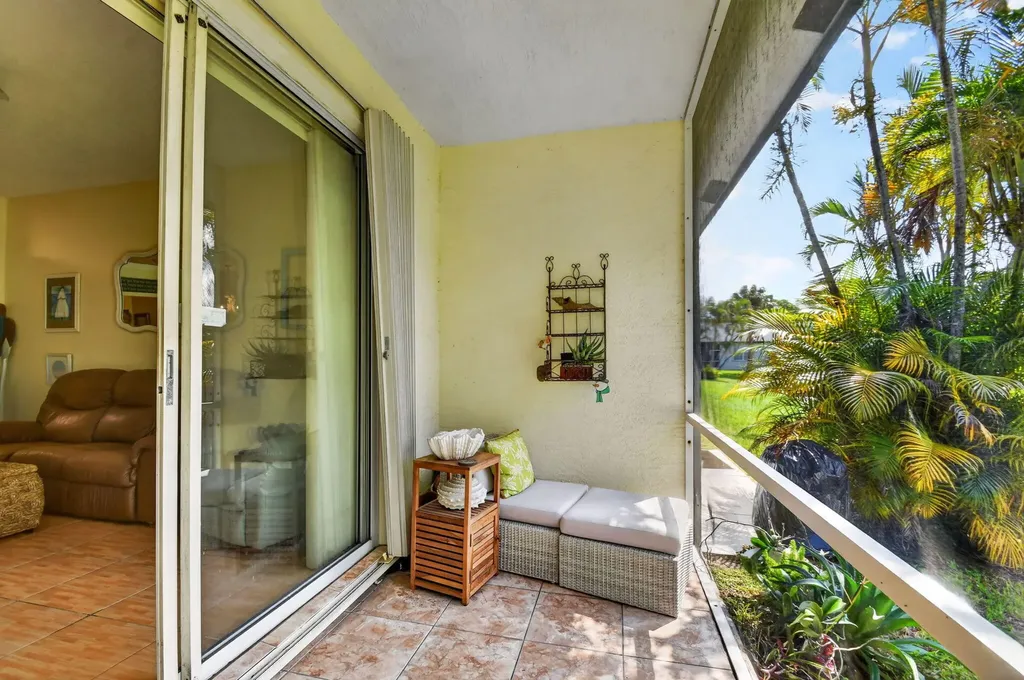 3162 Via Poinciana Lake Worth FL 33467