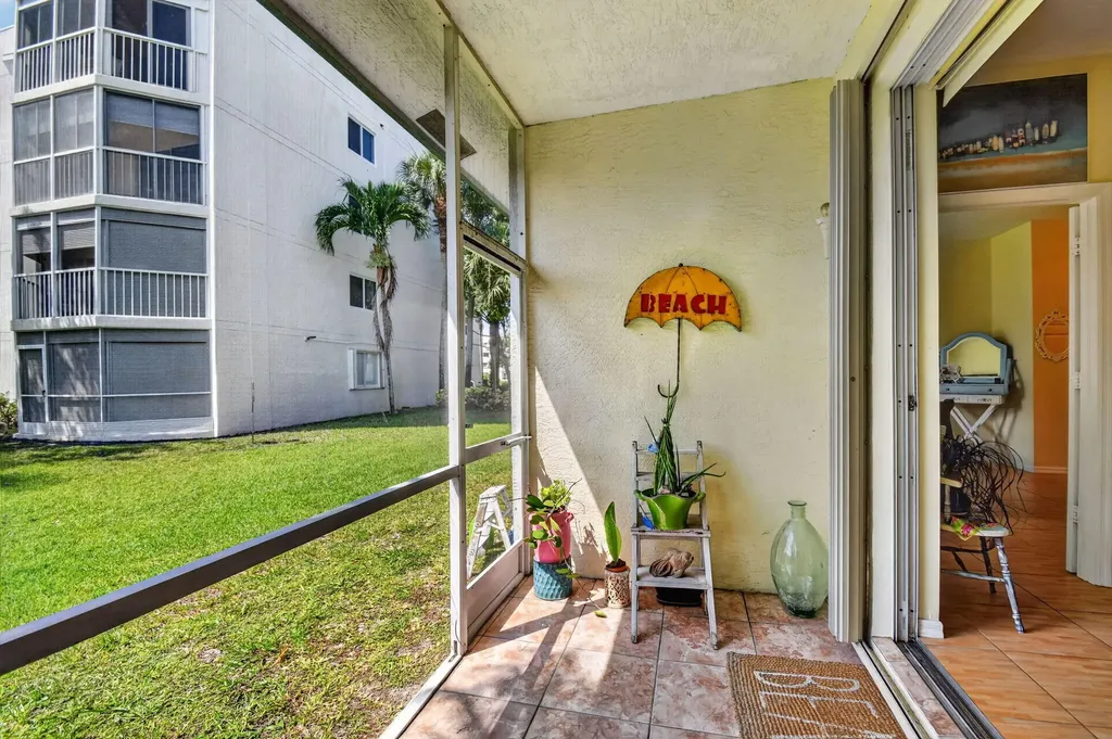 3162 Via Poinciana Lake Worth FL 33467