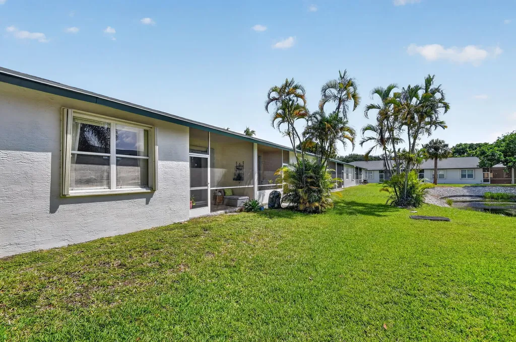 3162 Via Poinciana Lake Worth FL 33467